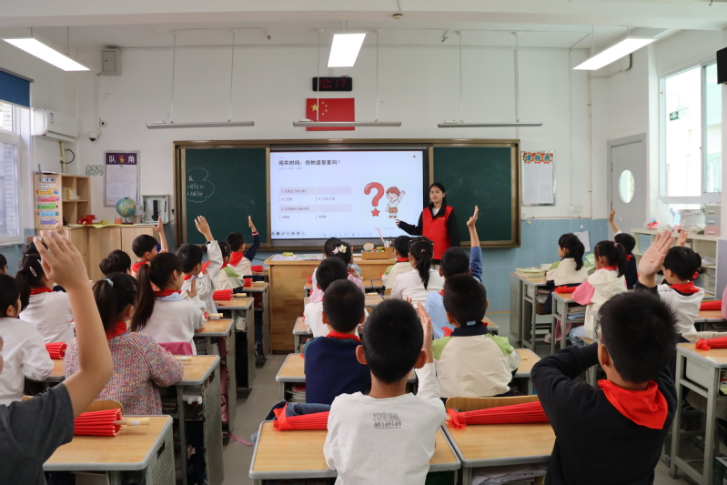【行走的思政课】数字商务学院学...