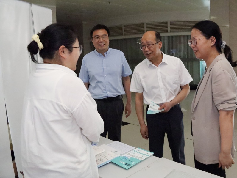 数字商务学院关工委老同志助力青...